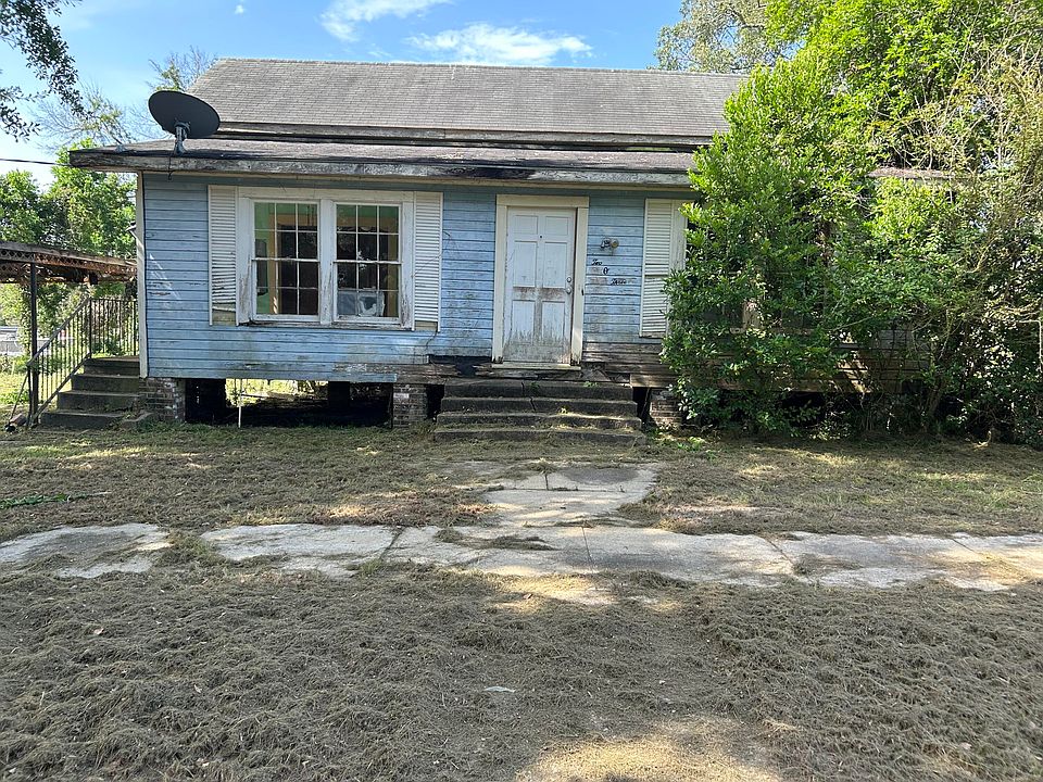 1st image of 203 W 10th Ave