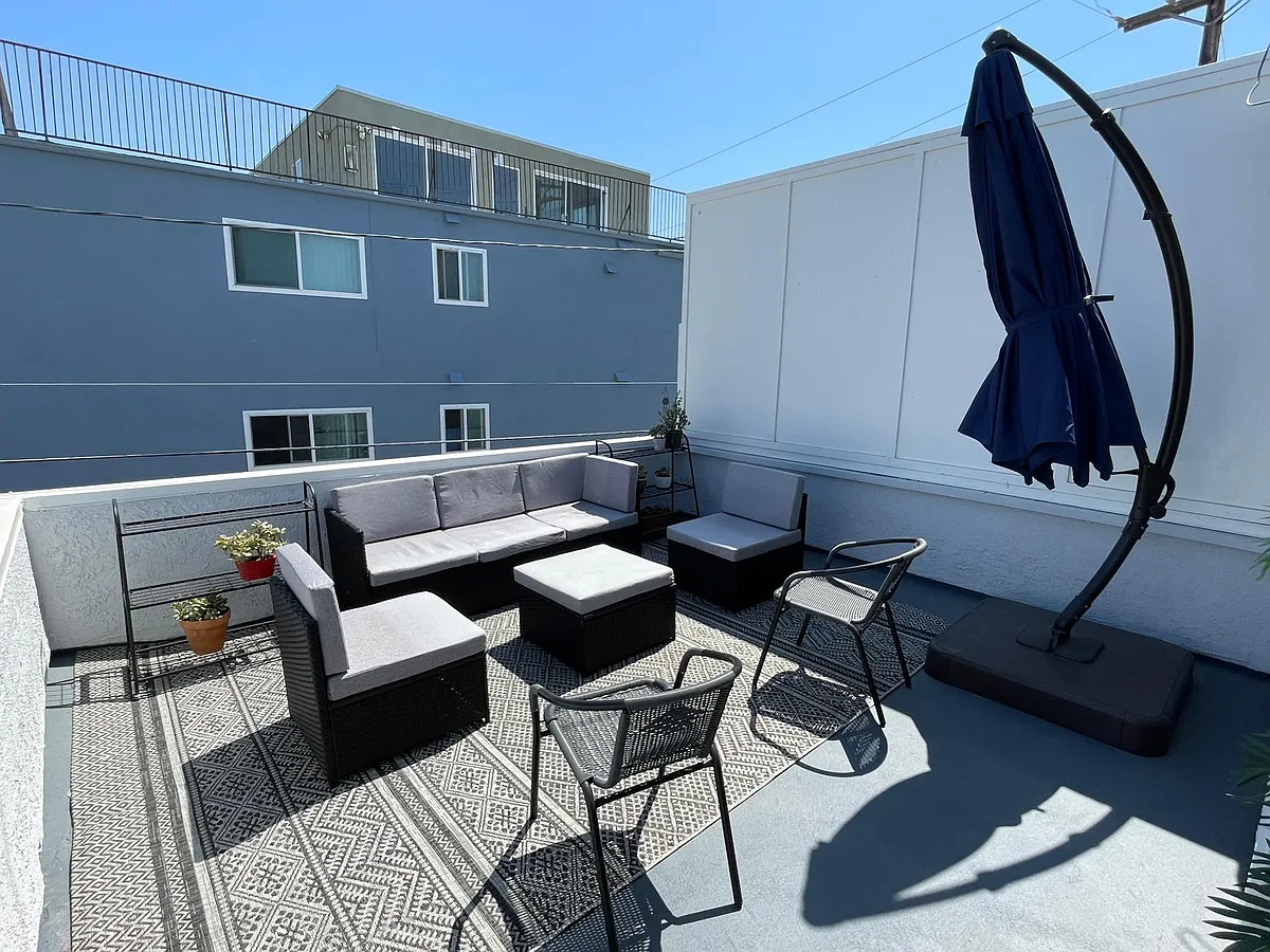 Building Photo - 1 54th Pl #11A