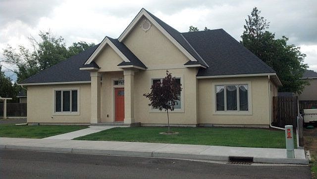 1st image of 219 Green St