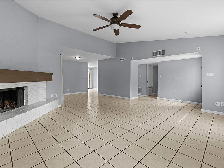 1105 Joshua Tree Dr — Photo 2