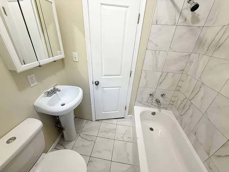 7275 Saybrook Ave — Photo 22