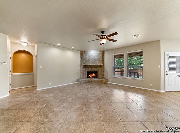 5th image of 733 Bethpage Ct