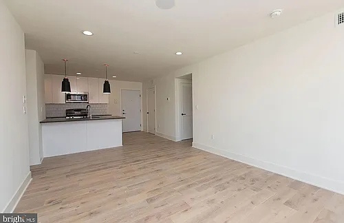 2433 Frankford Ave Photo 1