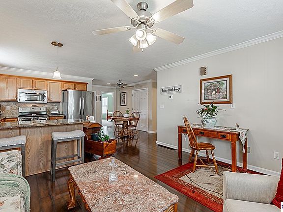 4th image of 315 Cottrell Ln