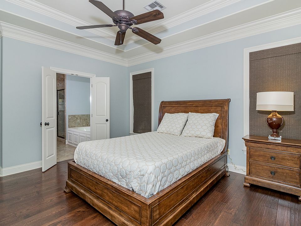 1st image of 106 La Villa Cir