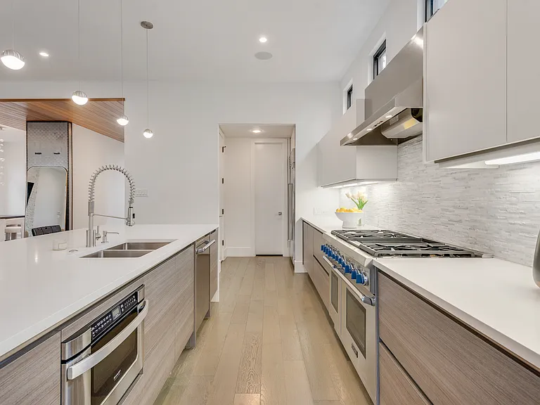 6420 Kenwood Ave — Photo 22