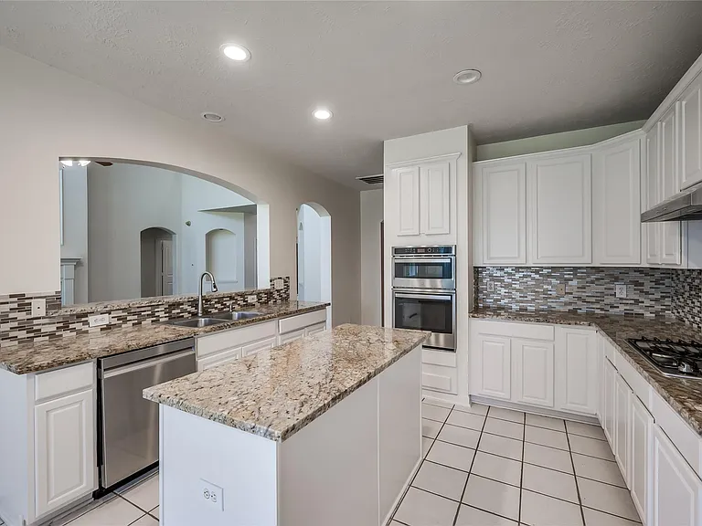 3402 Caloway Ct — Photo 10