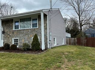 1 Richlee Rd, Norwalk, CT 06851