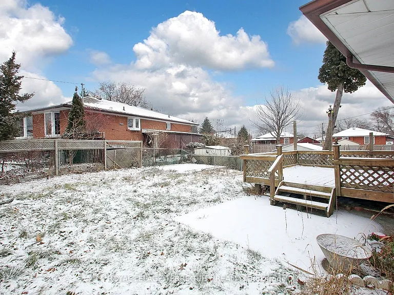 1 Barnes Cres — Photo 33