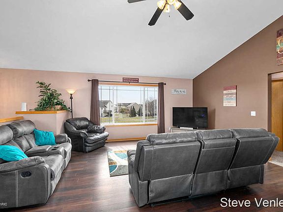 4th image of 3543 Lenters Dr