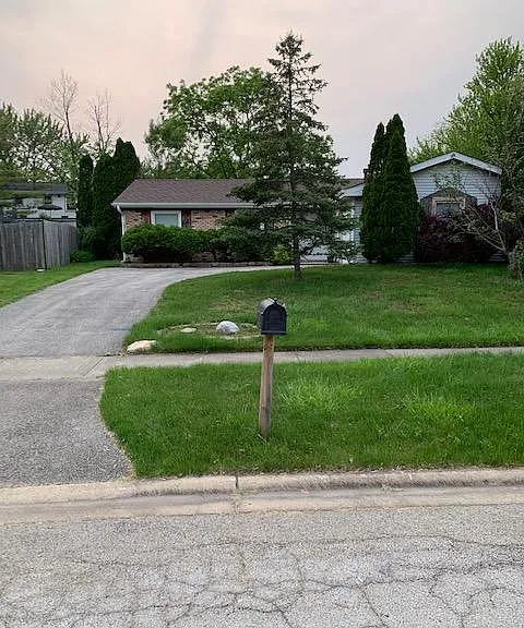 222 Davis Ln — Photo 2