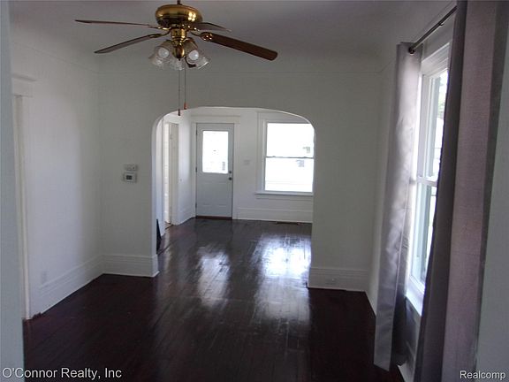 4th image of 1324 Wells St