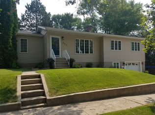 317 8th Ave SW, Rugby, ND 58368