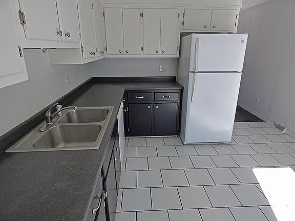 5th image of 4 S Walla Walla Cir