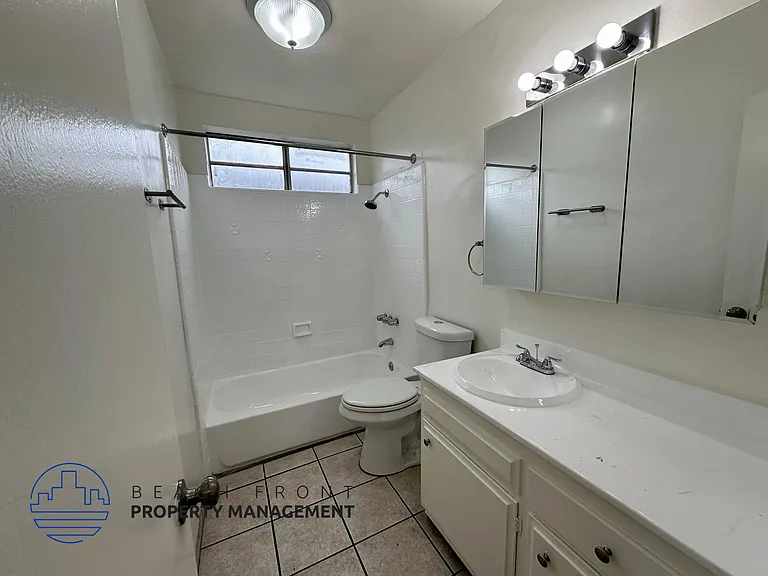1495 W 29th St — Photo 7