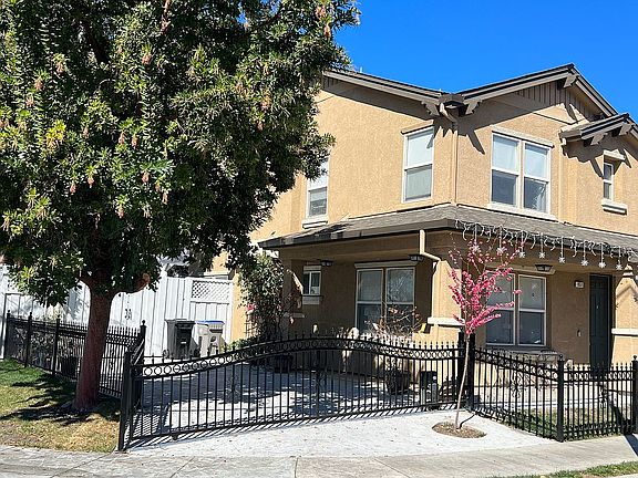 5th image of 857 Roberts Pl