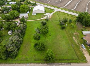 709 E Spruce St, West, TX 76691