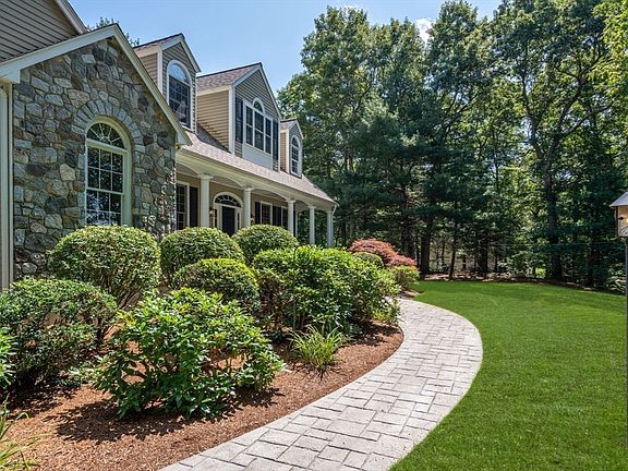 3rd image of 9 Alice Bradley Ln