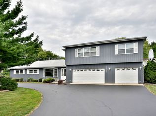 22W280 Woodview Dr, Medinah, IL