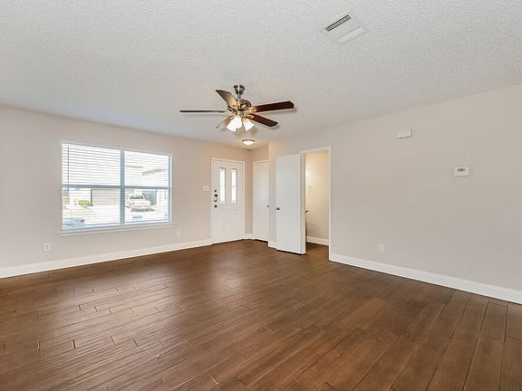 4th image of 365 Blairwood Dr