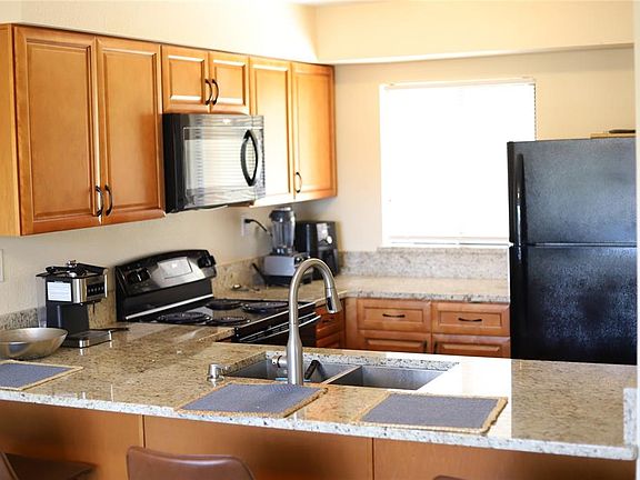 3rd image of 695 & 693 Belflower Pl