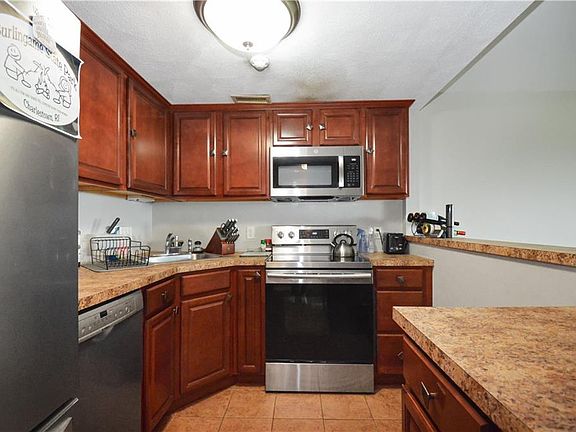 5th image of 272 N Farm Dr