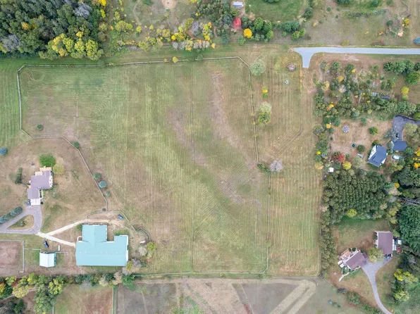 815 Ross Rd, Hudson, WI 54016