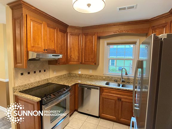 4th image of 9635 Covedale Dr