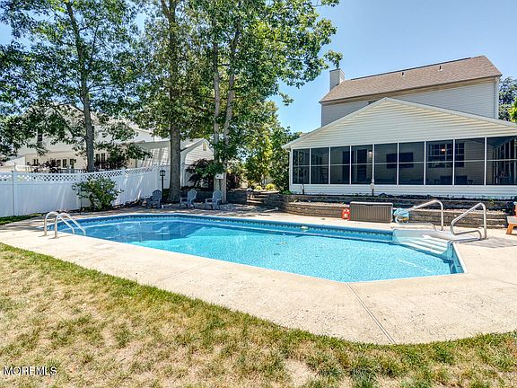 4th image of 1276 Beauchamps Place