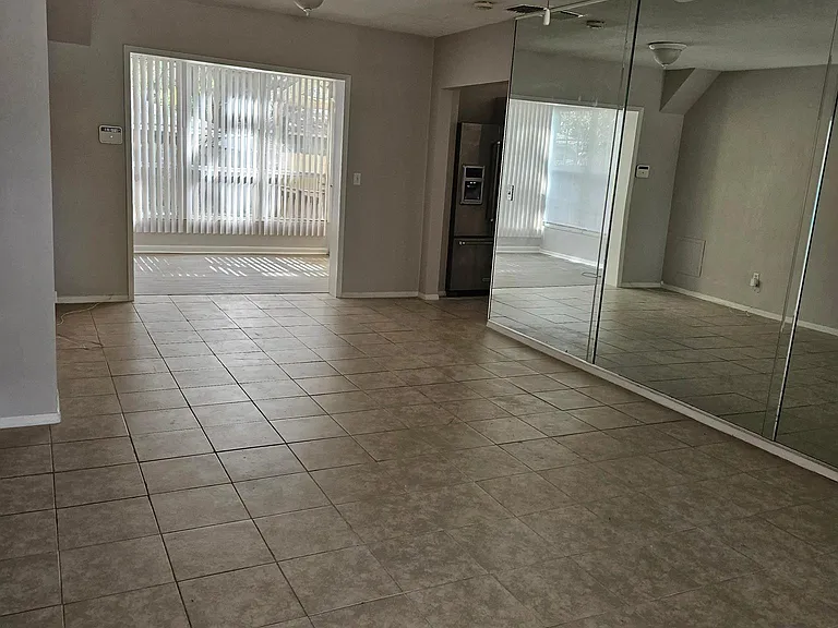 1273 Union St — Photo 23