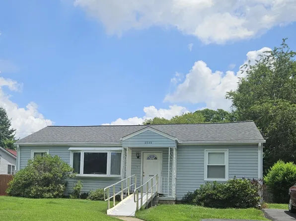 2949 Rosemary Ln, Falls Church, VA 22042