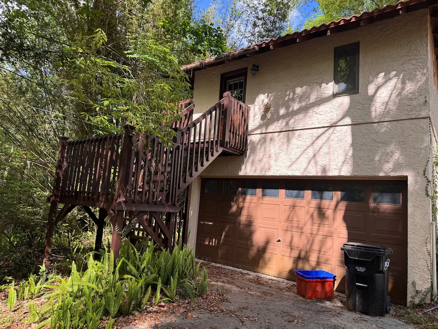 Charming 2 Bed, 1 Bath Carriage House in Historic Golfview — Photo 1
