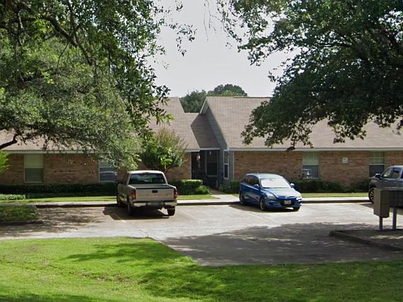 2nd image of 109 S Dunbar Ln
