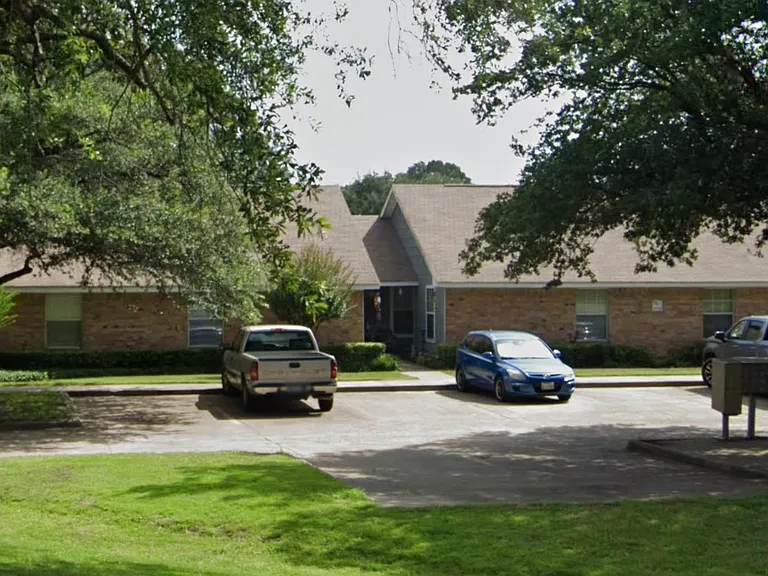 109 S Dunbar Ln — Photo 2