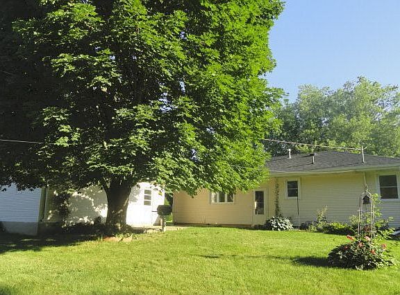 2nd image of 613 Hillcrest Dr