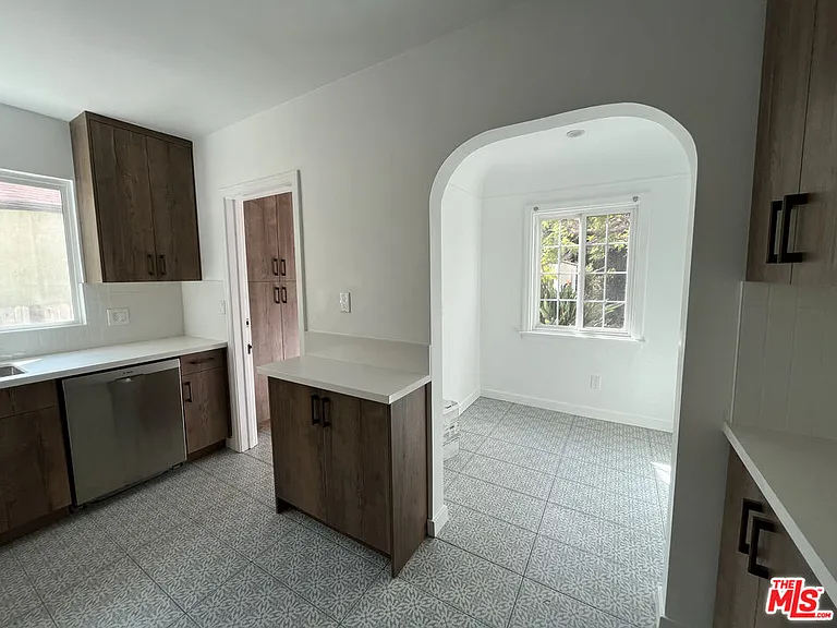 2335 Prosser Ave — Photo 7
