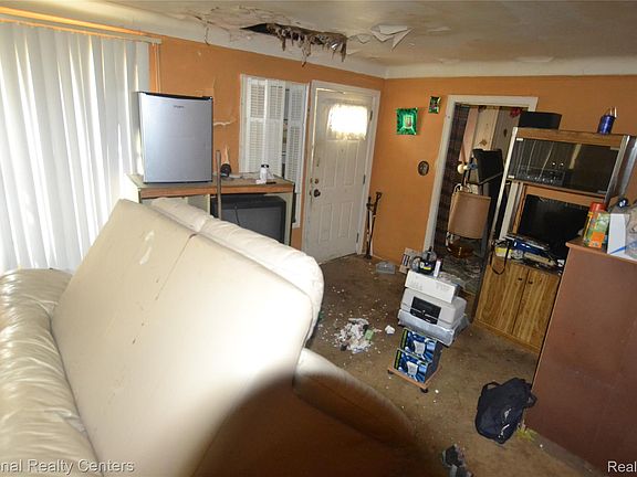 4th image of 18900 Freeland St