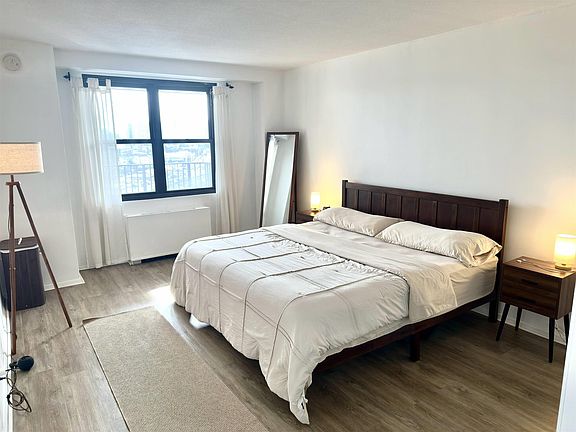 2nd image of 201 Saint Pauls Ave APT 10T