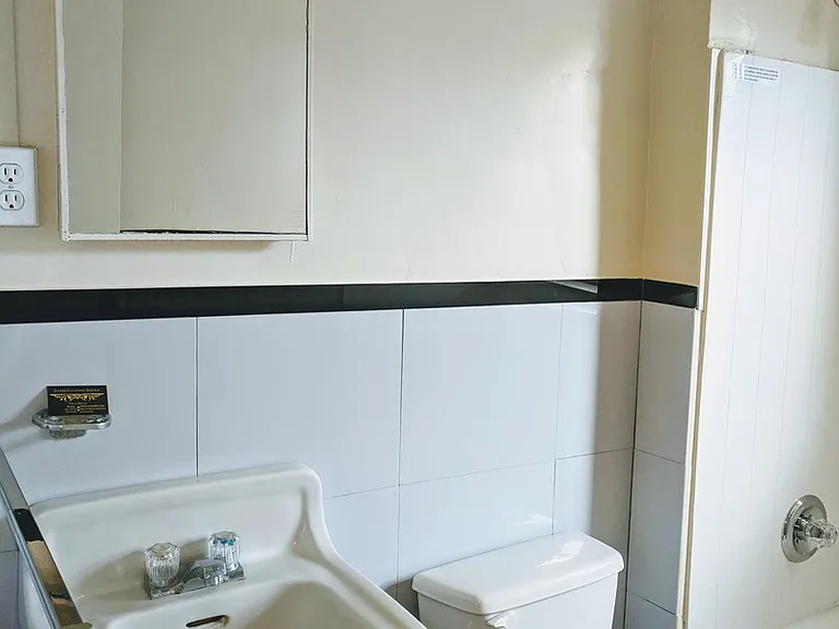 2702 Kensington Avenue — Photo 20