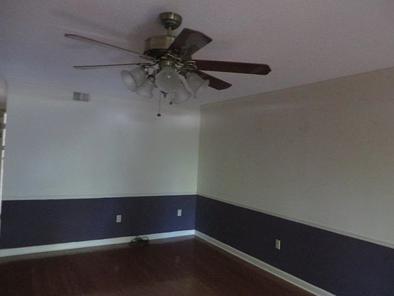 5th image of 4025 Graham Oaks Cir