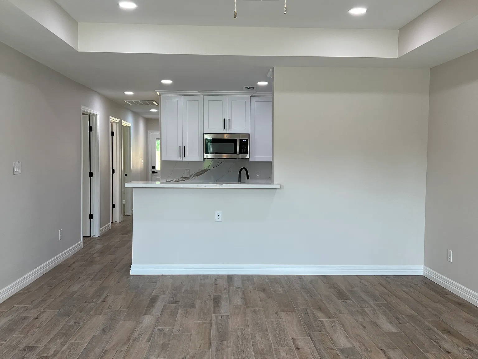 3 bed, 1250 sqft, $2,100 — Photo 3