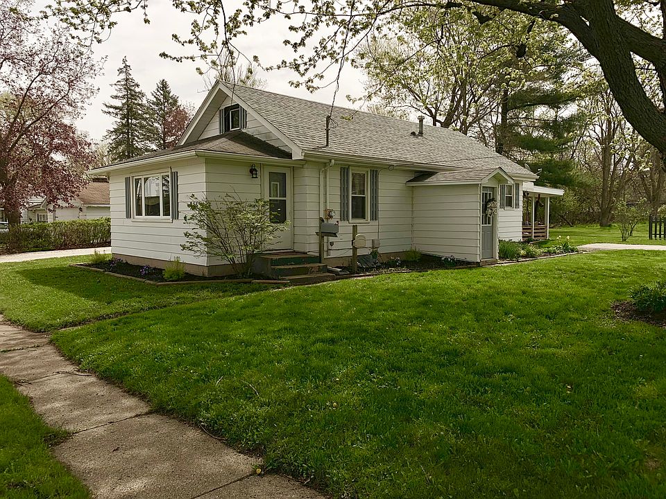 2nd image of 915 Hayes Ave