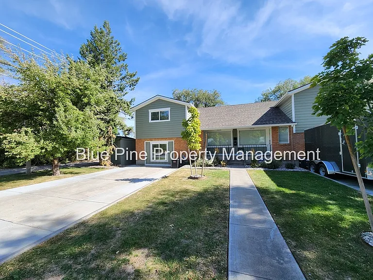 1565 S Higbee Ave — Photo 1