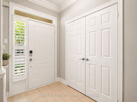 4th image of 12 Saint Lawrence Dr E