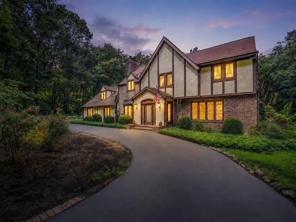 2323 Saint Peters Rd, Pottstown, PA 19465