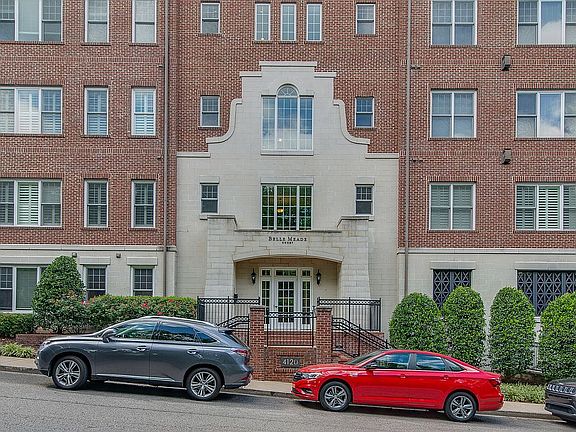 Front Dr. Belle Meade Court