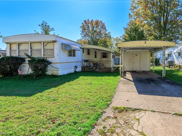51 Patio Ln, Olmsted Falls, OH 44138