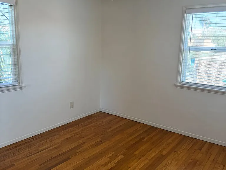 3805 Voltaire St — Photo 15