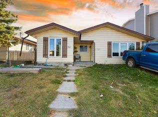 20 S Castlegrove Way NE, Calgary, AB T3J1T7