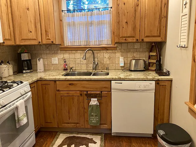 385 Fountain Ave — Photo 4
